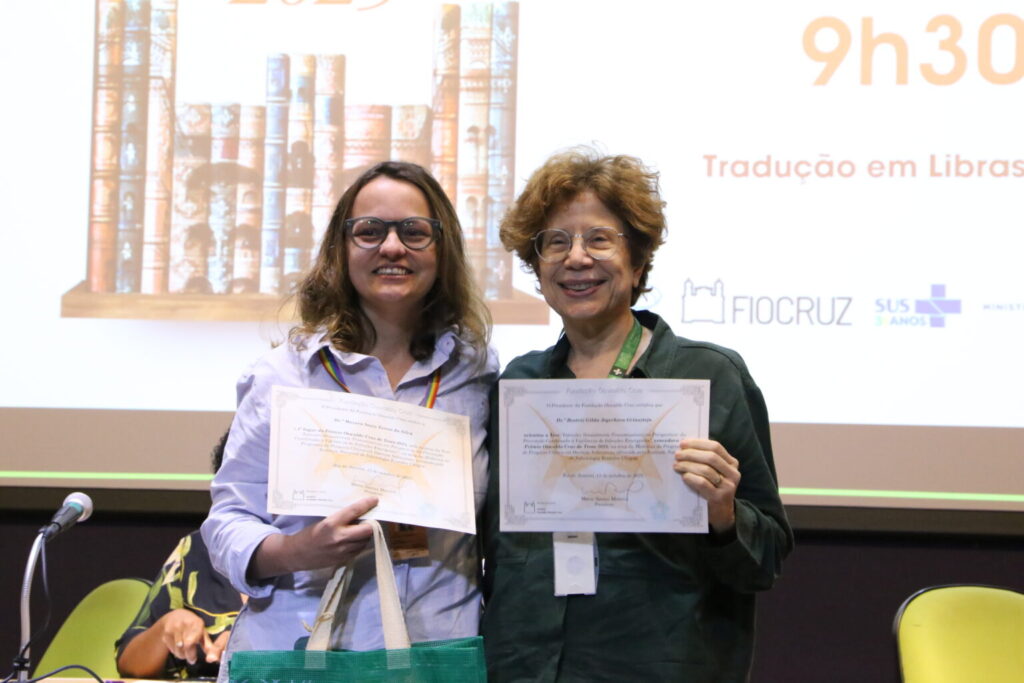 Pesquisadora do INI recebe Prêmio Oswaldo Cruz de Tese 2025